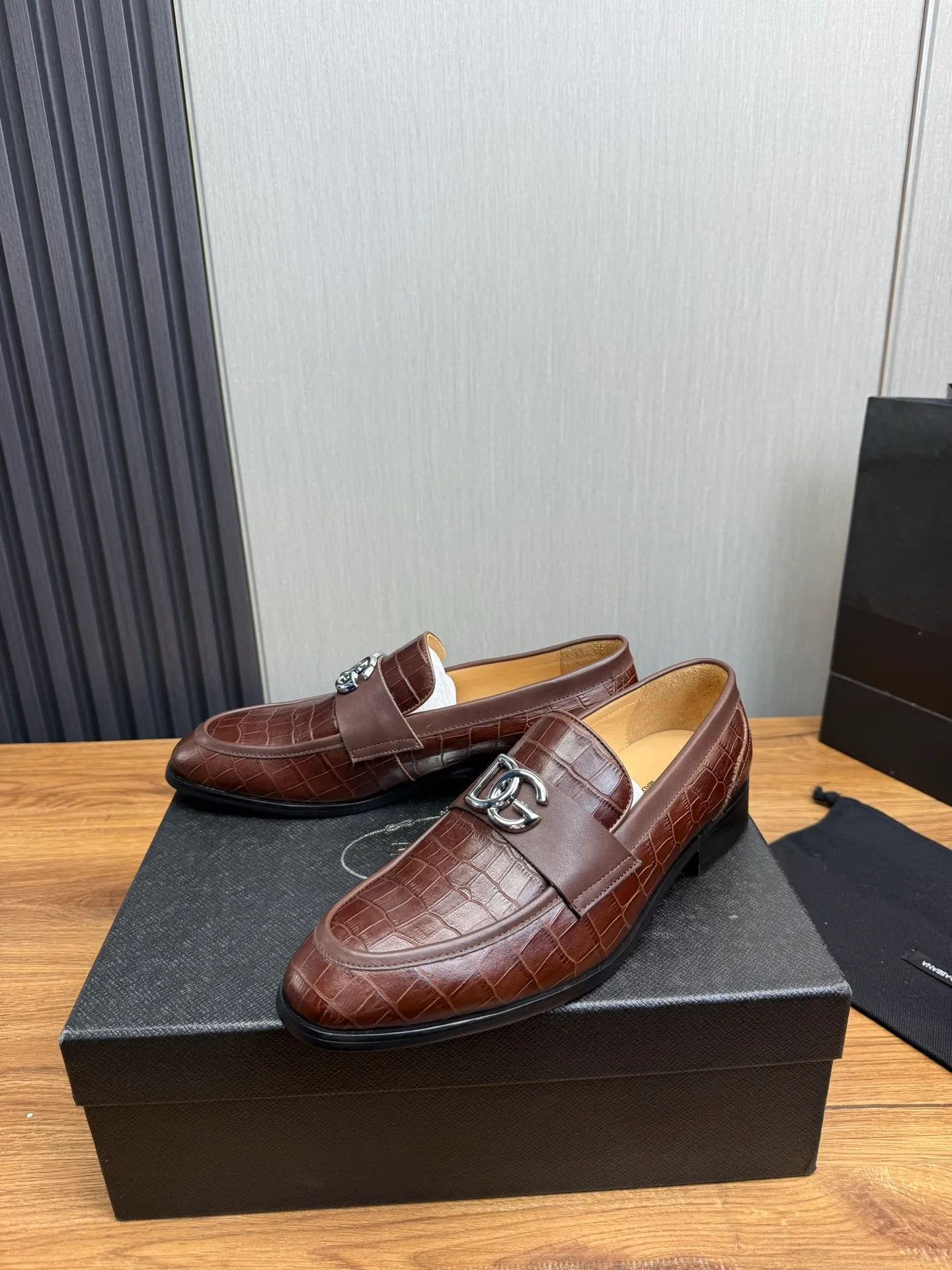 Factory price 520💰 Dolce&G .DG men's loafers👞 Classic and fashionable style, embellished with personalized DG logo. Imported cowhide, open-edge beaded cowhide, cowhide lining, original non-slip and wear-resistant outsole Size: 39-44 (customized at 38.45)